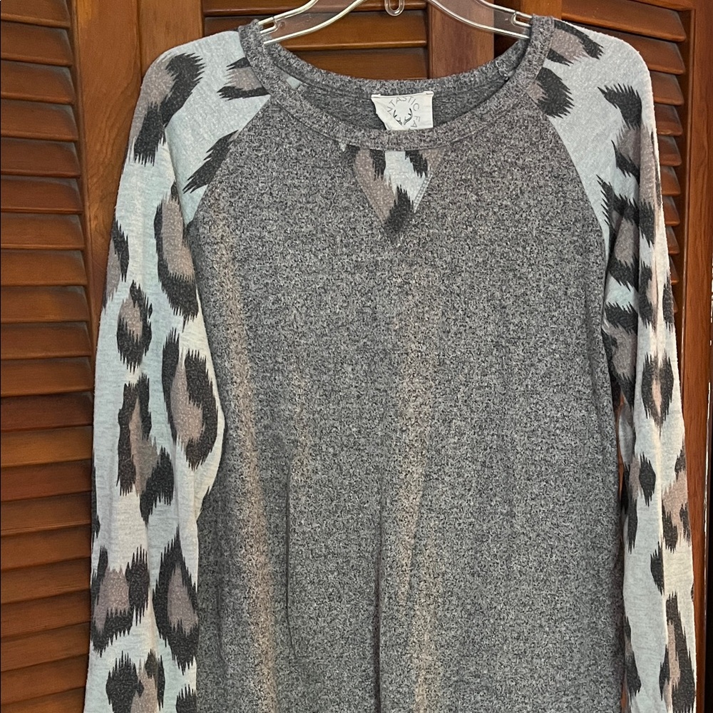 Fantastic Fawn Gray and Black Long Sleeve Top
